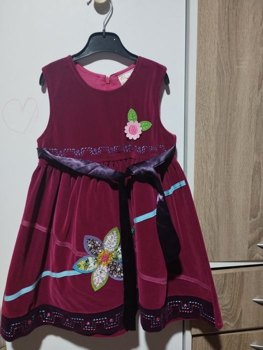 Официална рокля във вишнев цвят 5 год.