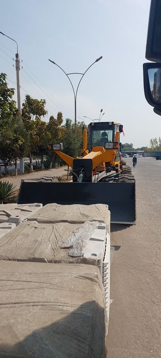Грейдер XCMG 1803