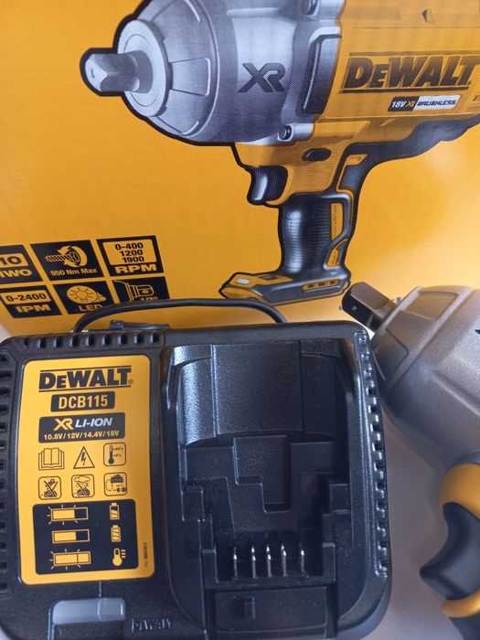 Гайковерт DeWalt DCF899 с батерия 5Ah и Зарядно устройство