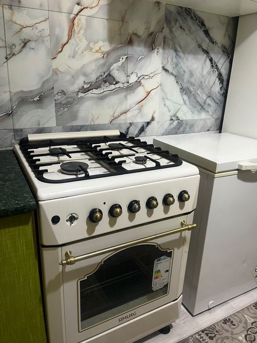 Продам газ плиту срочно