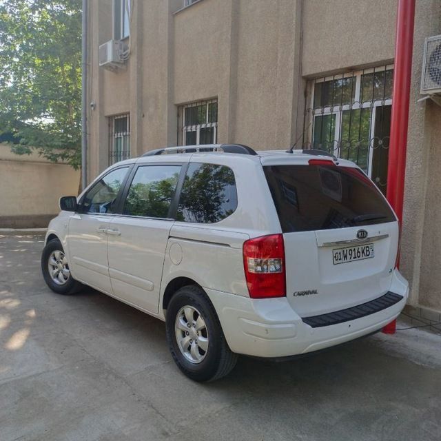 Кия карнивал 2009