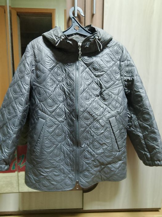 Продам ветровку на размер 52-54