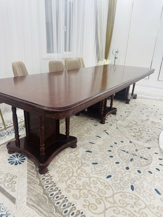 Стол из красного дуба