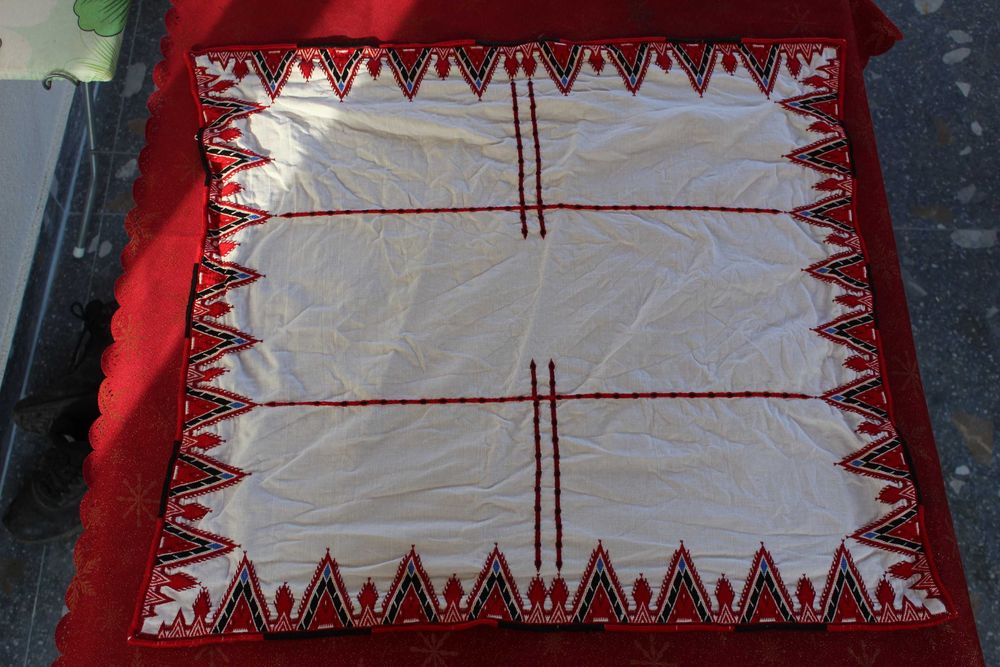 Покривки за маса на една кука,