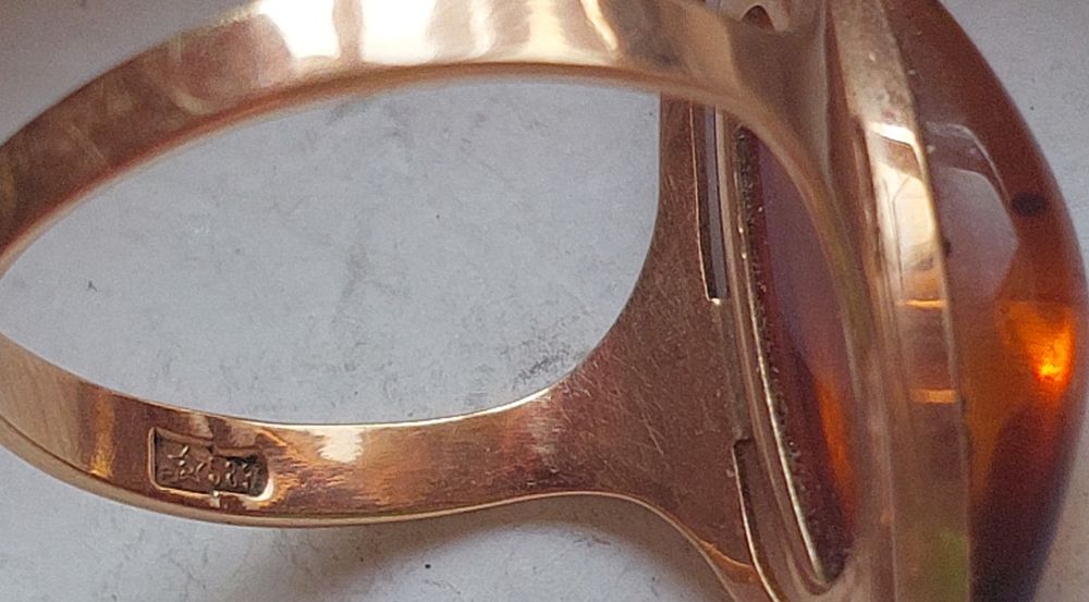 Продаётся кольцо с янтарем