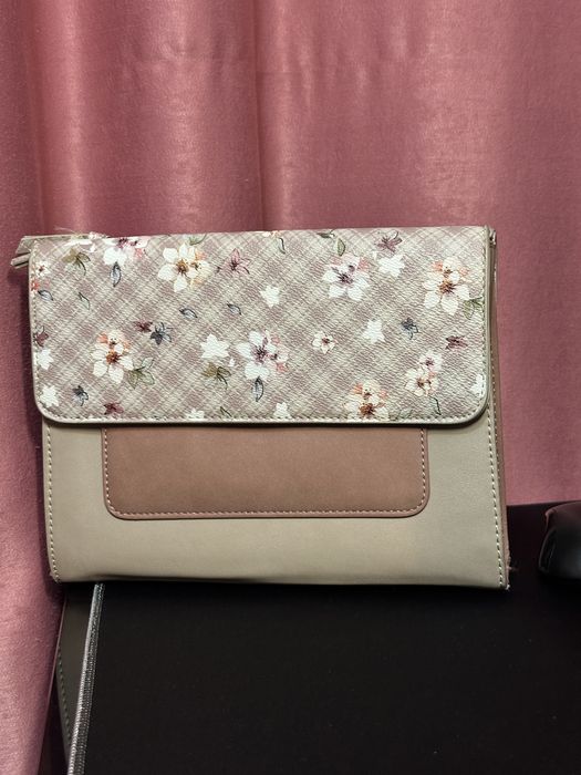 Три различни модела чанти