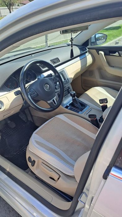 Vând Volkswagen Passat