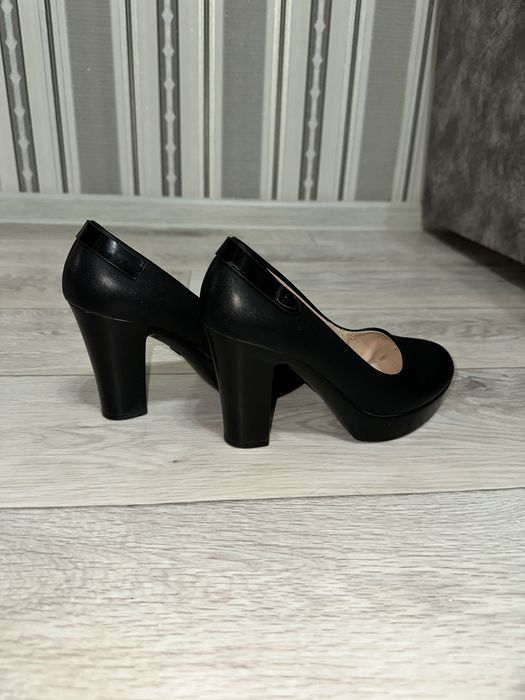 Срочно продам туфли