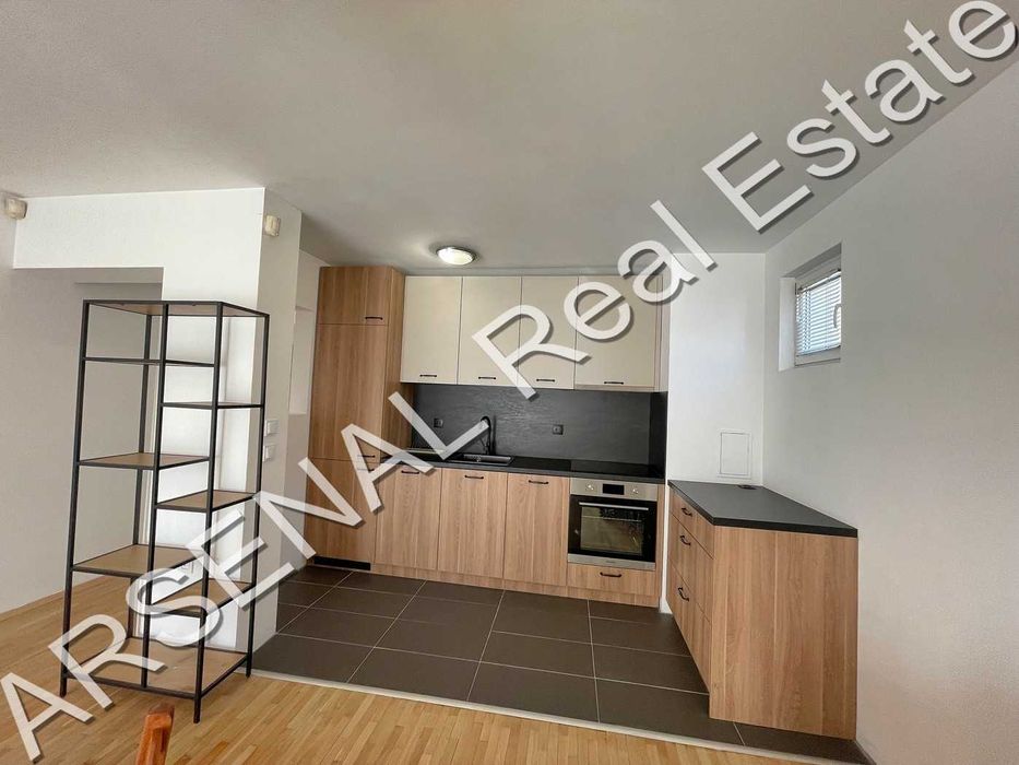 Дава се под наем Тристаен апартамент в София, Център - 89 кв.м за 850 € - Снимка #1