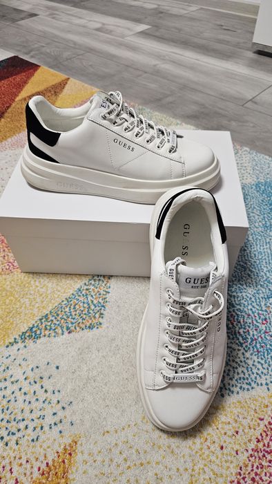 Vând adidași Guess