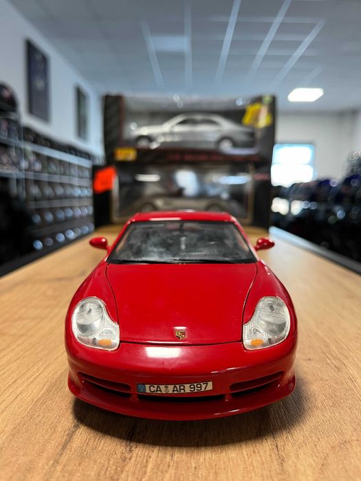 Метална колекционерска количка модел  BBURAGO PORSCHE GT3 1999г.1:18