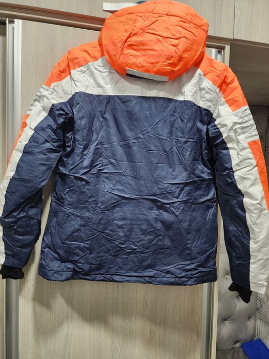 Продам куртки женскую и мужскую