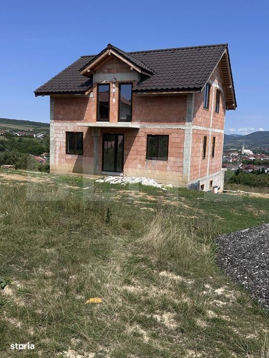 Casa noua, priveliste panoramica, 400 mp teren