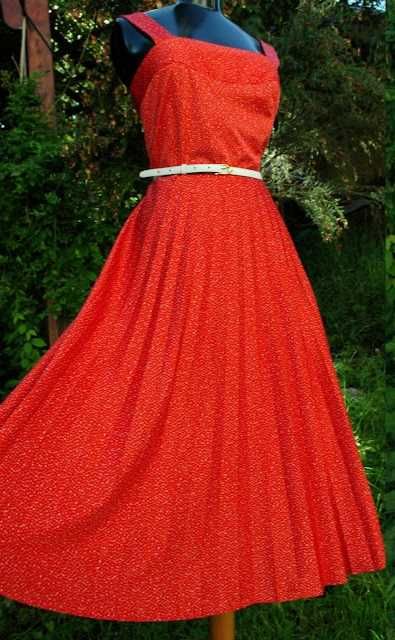 Rochie roșie cu picouri,  plisata  vintage