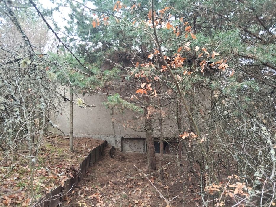 Вила с двор в Нови Искър