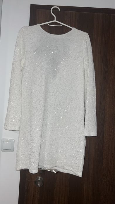 С ЕТИКЕТ-Ефектна рокля с пайети