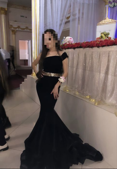Продается турецкое платье со шлейфом (VERSACE). Одевала только 1 раз.