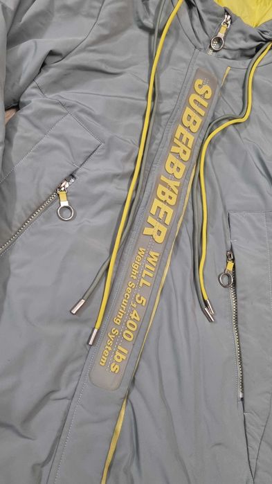 Продам демисезонную куртку на девочку