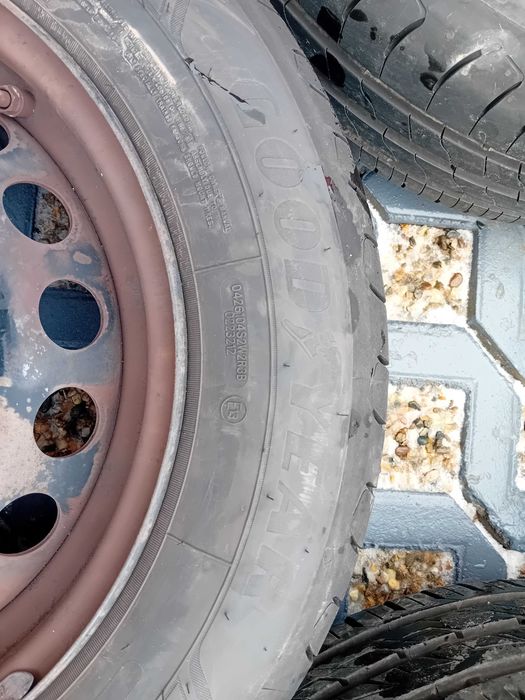 Roti vara Megane 3 , 5x114,3 R15 , anvelope 195 65 15 ca noi .