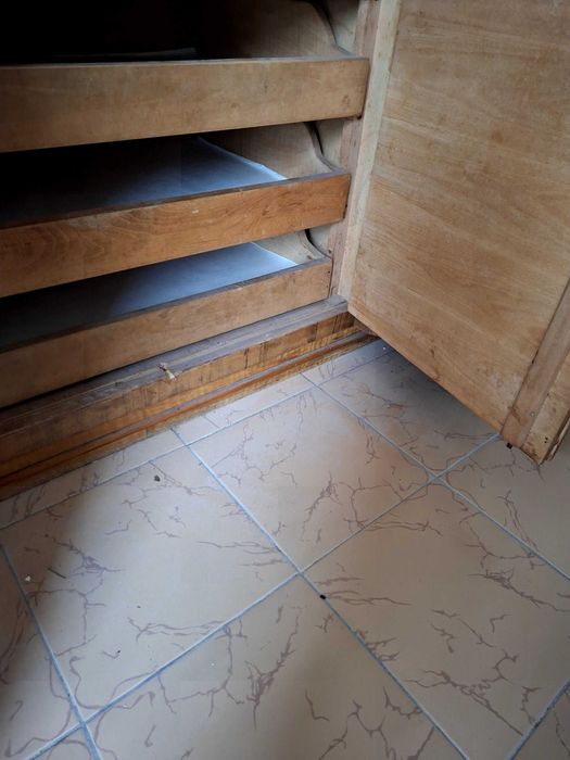 Старинен четирикрилен гардероб ,  комплект с тоалетка и огледало