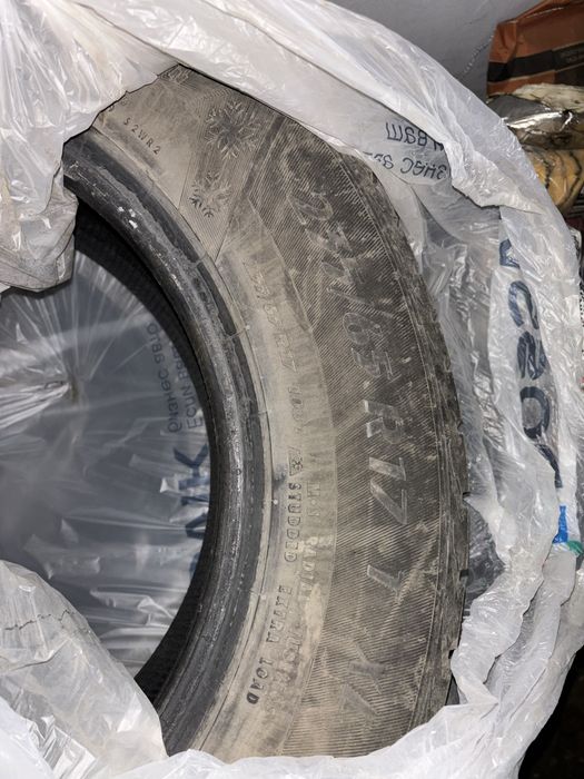 Продам Шины 235/65/17  по 15к