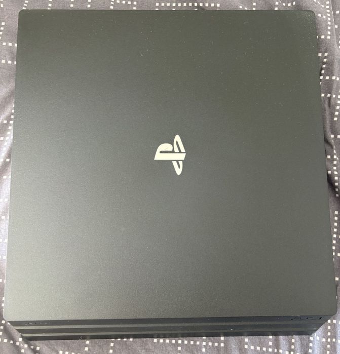 Playstation 4 pro неразличим от нов! CUH-7216b последна ревизия.