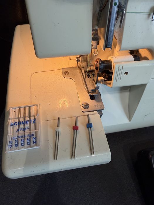 Masina de festonat  Overlock FOX, 4 fire Germania