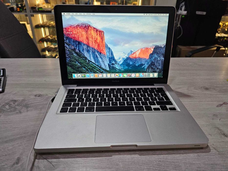 MacBook (13-inch, Aluminum, Late 2008)