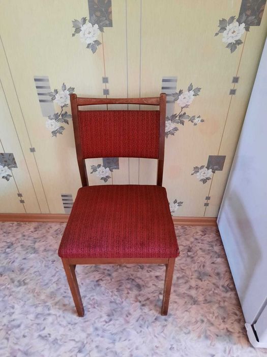 Тумба под телевизор, стенка, стулья