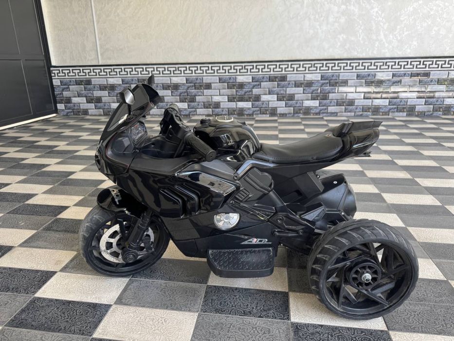 Detskiy motosikl sotiladi