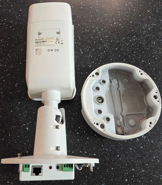 Vând camere IP Hikvision DS-2CD2643G0-IZS cu zoom motorizat