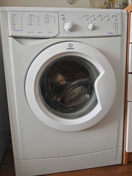Продава се пералня Indesit в отлично състояние