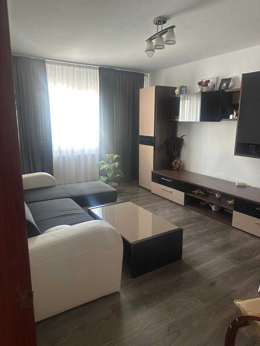 Vând apartament 3 camere, 68,82 mp utili, Găești, str. Cuza Vodă (fostă Nicolae Titulescu)