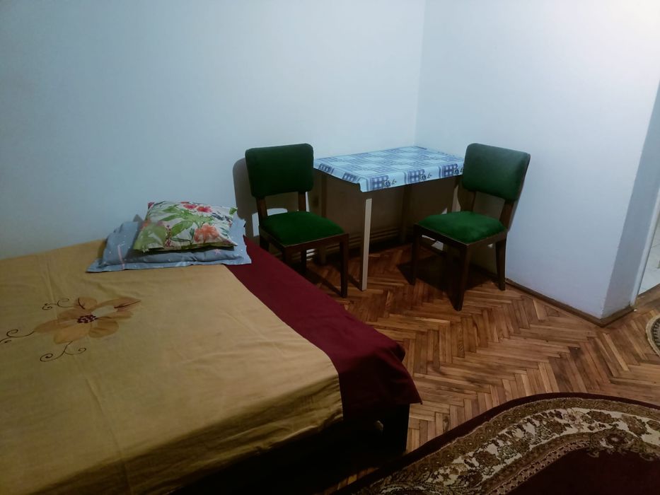 Închiriez garsoniera