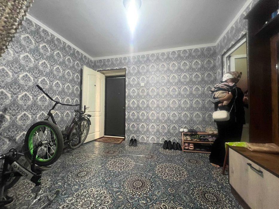 Дружбада катта йулнинг буйида кирпичный 2 хонали квартира сотилади