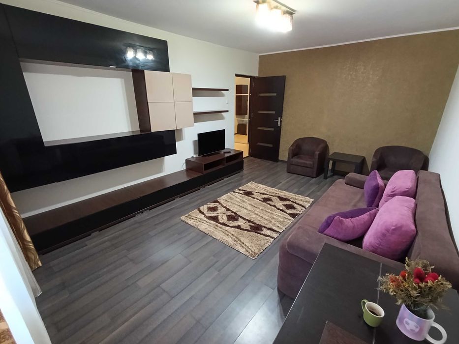 Ap. decomandat 2 camere, parter, Str. FARULUI (DACIA) cu loc parcare.