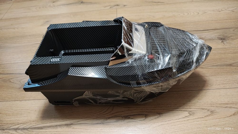 Продавам лодка за захранка Flytec V080 със сонар, GPS система