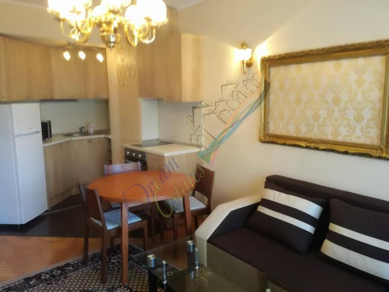 Дава се под наем Тристаен апартамент в Бургас, Център - 80 кв.м за 494.7 € - Снимка #2