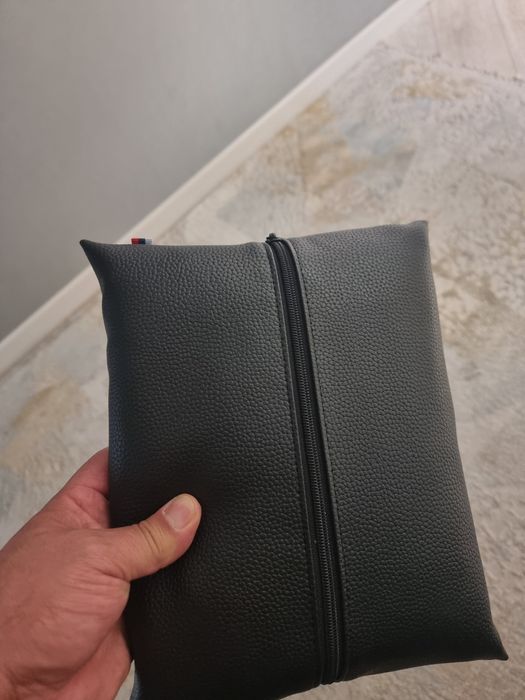 Фирменный плед и кожанный чехол BMW