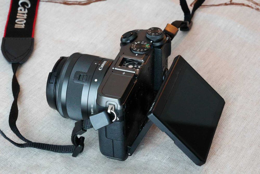 Kit Aparat foto mirrorless Canon EOS M6 24mp + obiectiv EF-M 15-45mm F/3.5-6.3 IS STM