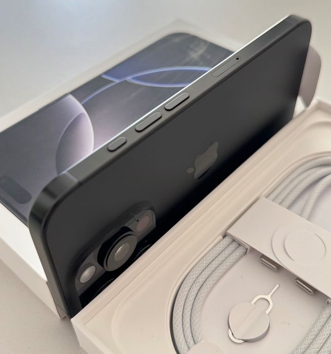 iPhone 16 Pro 256GB Black Titanium