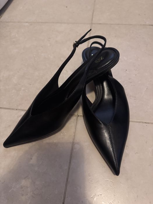 Остри черни обувки Zara