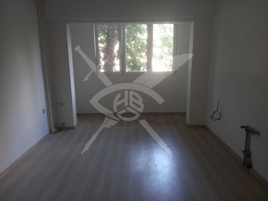 Продава се Тристаен апартамент в София, Толстой - 65 кв.м за 2124 €/кв.м - Снимка #1