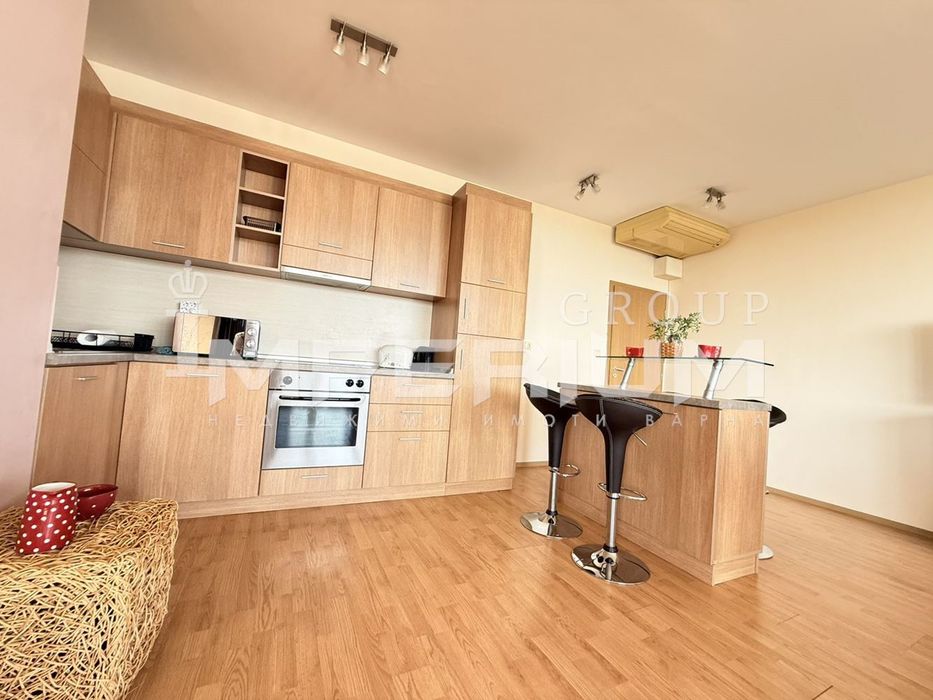 Дава се под наем Тристаен апартамент в Варна, Галата - 120 кв.м за 850 € - Снимка #1