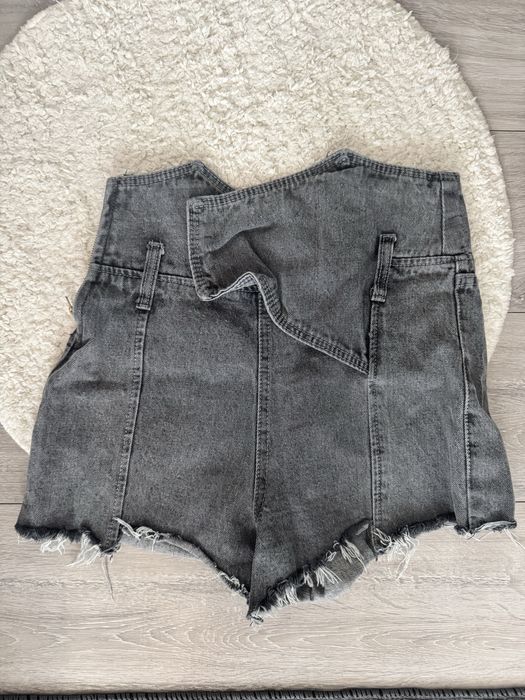 Pantaloni scurti marimea M