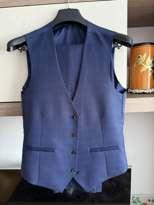 Costum elegant.