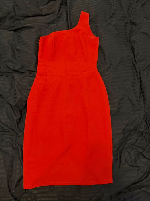 Rochie Roșie Pe Umăr