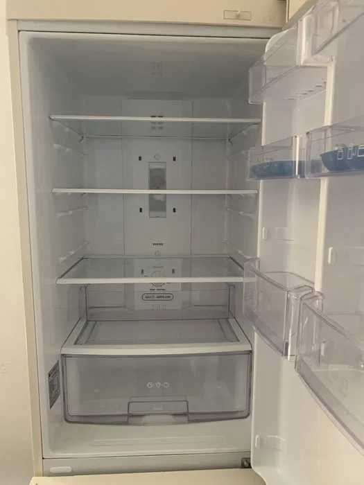 Продам 2-х камерный холодильник