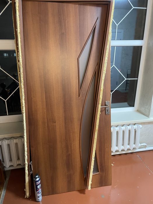 Двери в комнату.