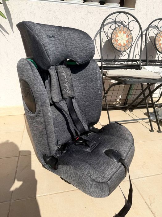 Детска седалка в кола